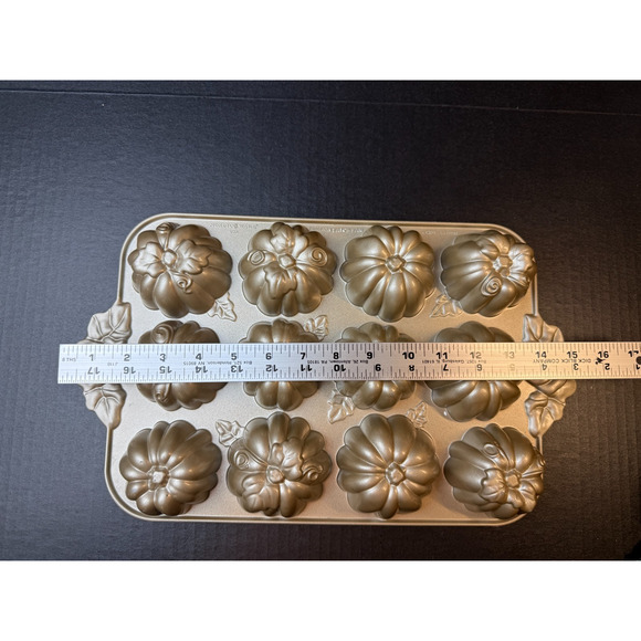 Nordic Ware Pumpkin Patch Pan 12 Mini Bundts 6 Cups - Picture 7 of 8